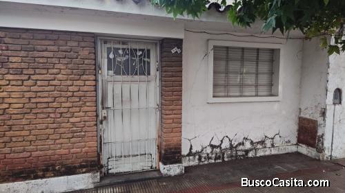 VENDO CASA A RECICLAR O DEMOLER